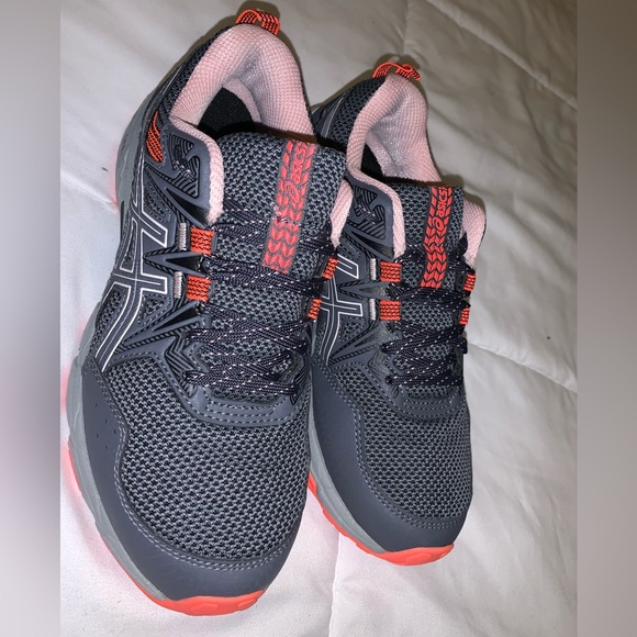 ASICS - Picture 2 of 5